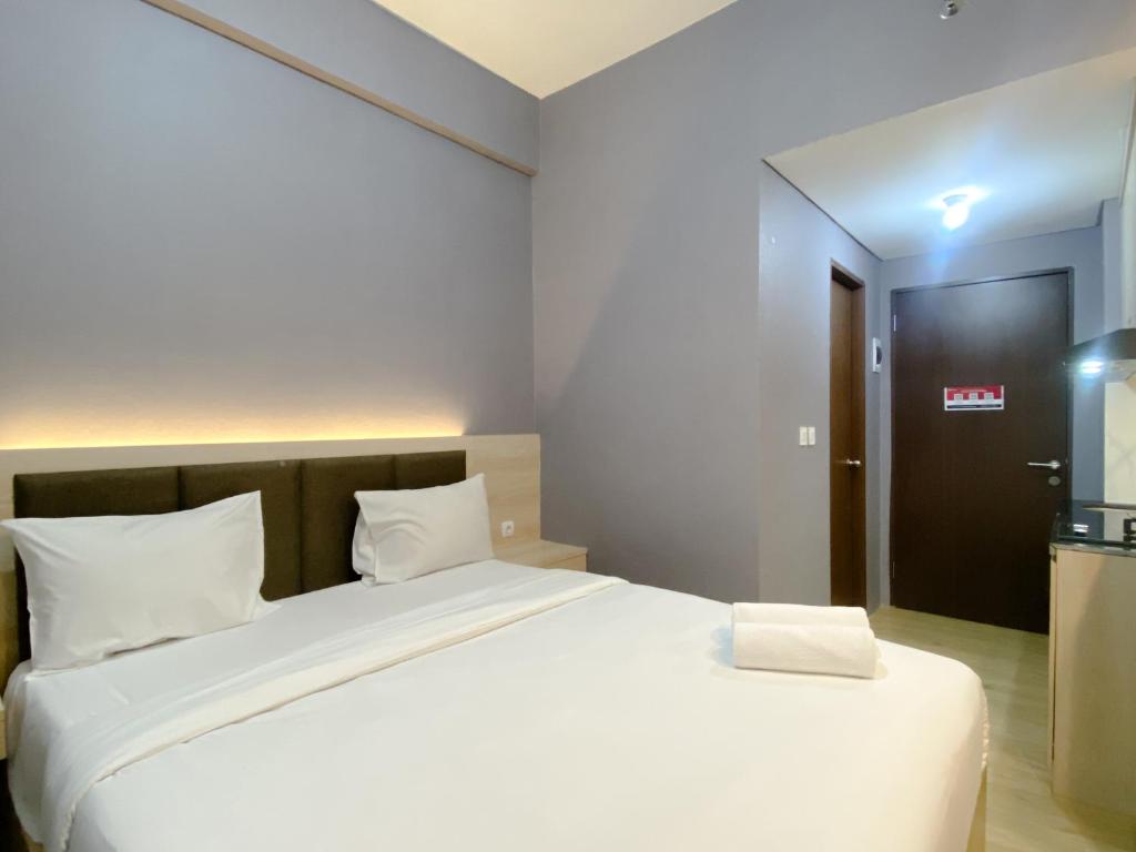 Serene and Tidy Studio Apartment Transpark Juanda Bekasi Timur By Travelio photo 2