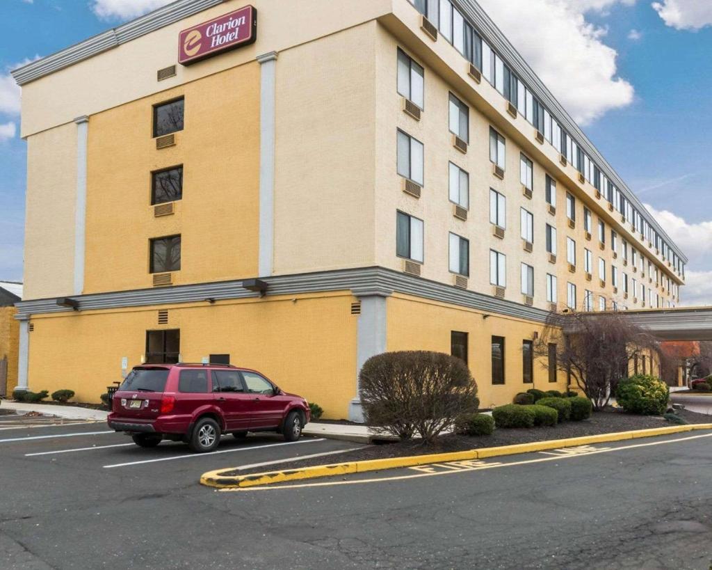 Clarion Hotel Somerset - New Brunswick image