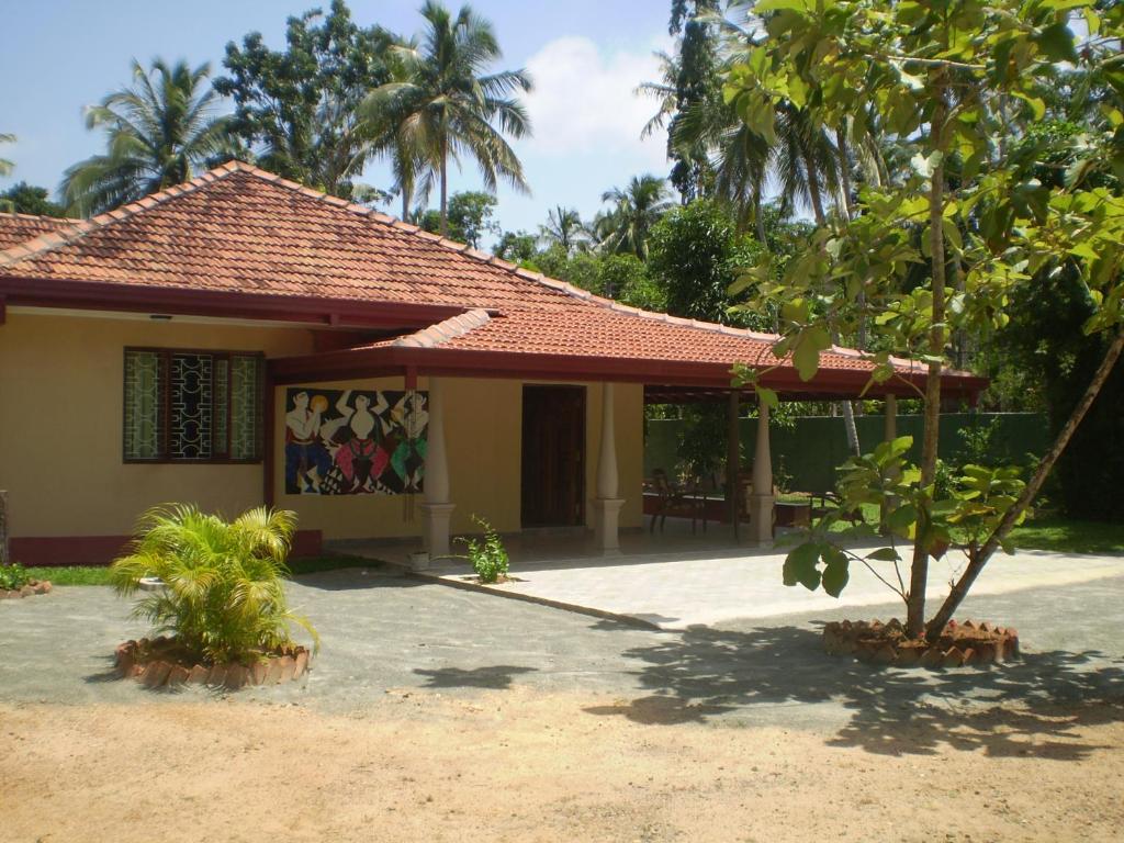 Bentota Villa - Tap to explore photos