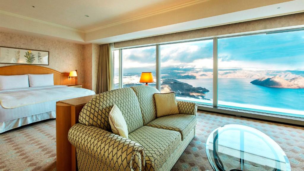 The Windsor Hotel Toya, Vignette Collection by IHG Room Type - King Suite with Club Access - Lake Side