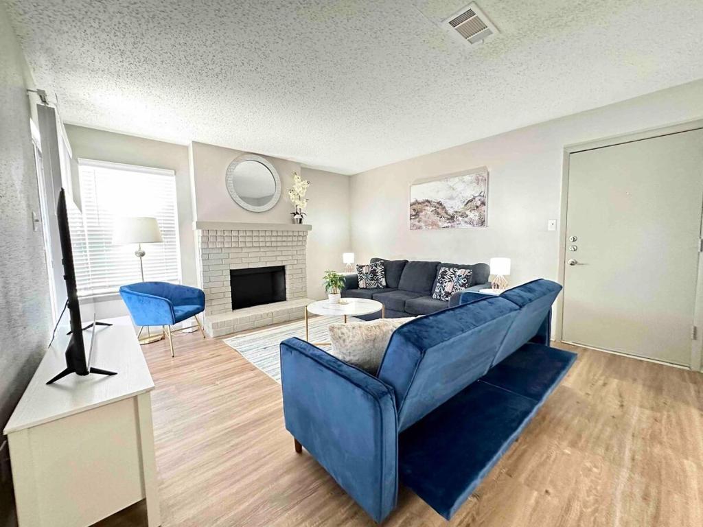 Comfy 1BR in SoLa 5 Minutes to Downtown with Free Parking image