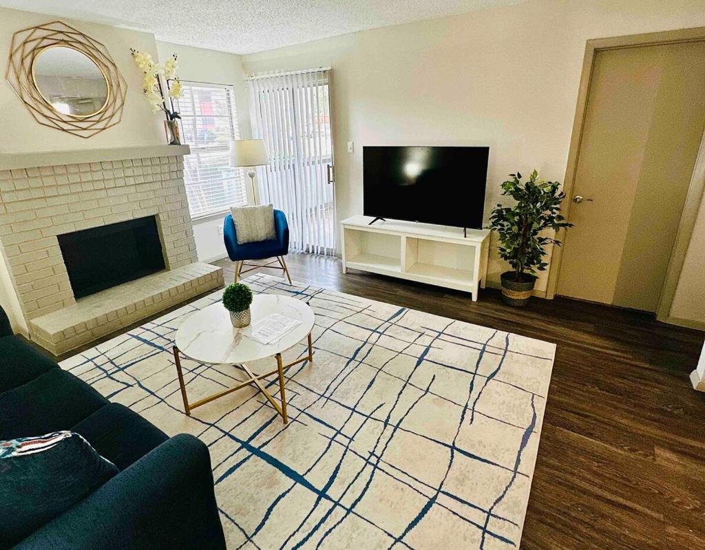 Trendy 1BR Apartment in SoLA, 5-Minute Drive to Downtown image