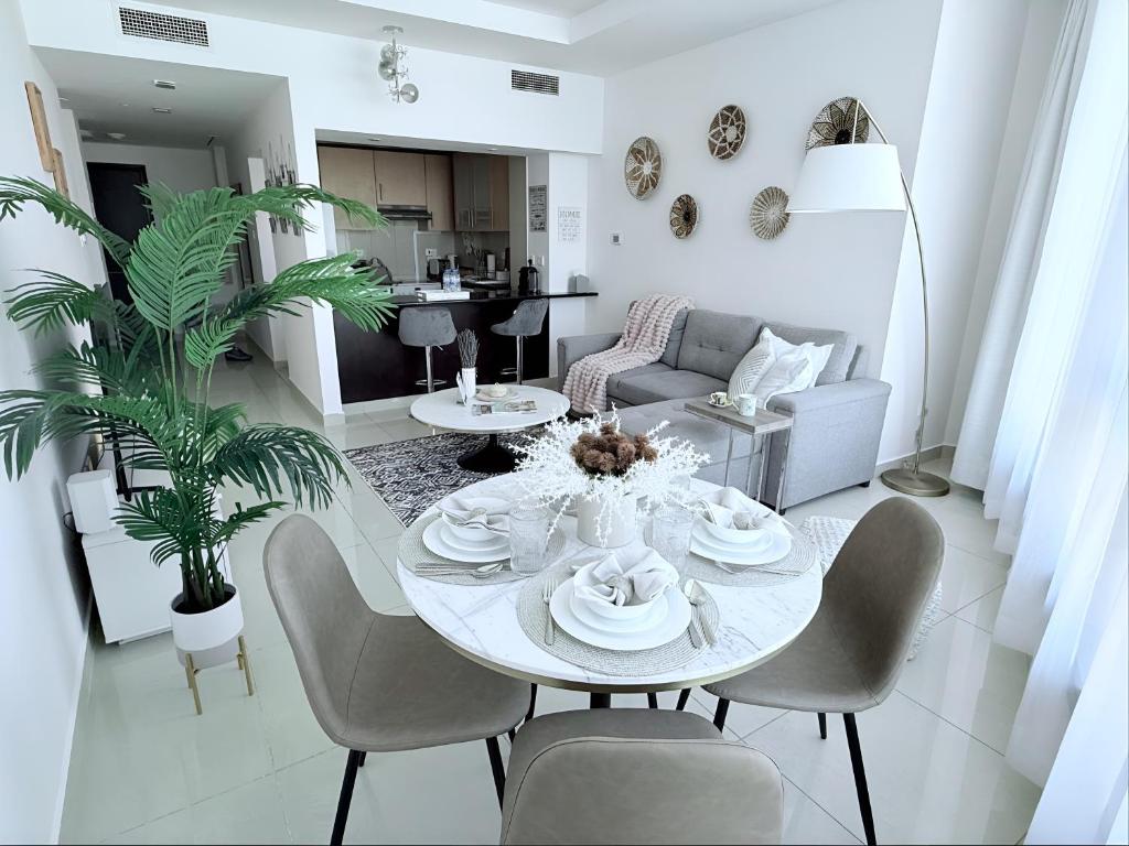 Sea Breeze 1BR in Luxury Complex with Sea View Pools Gym on Reem Island photo 2