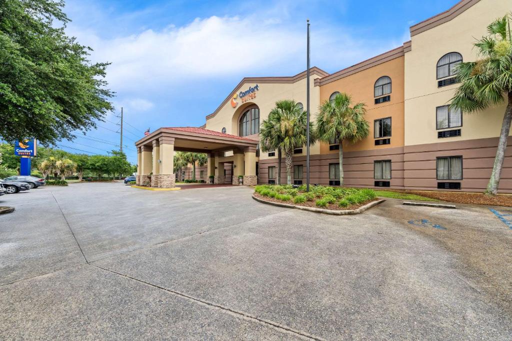 Comfort Suites Mobile East Bay image