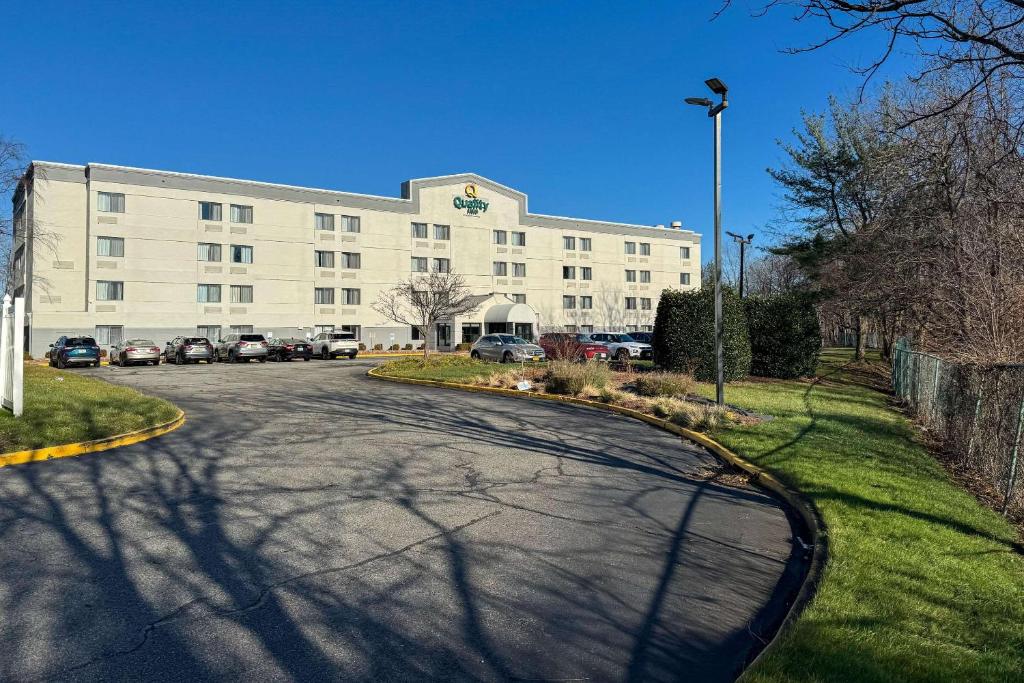 Quality Inn Spring Valley - Nanuet image
