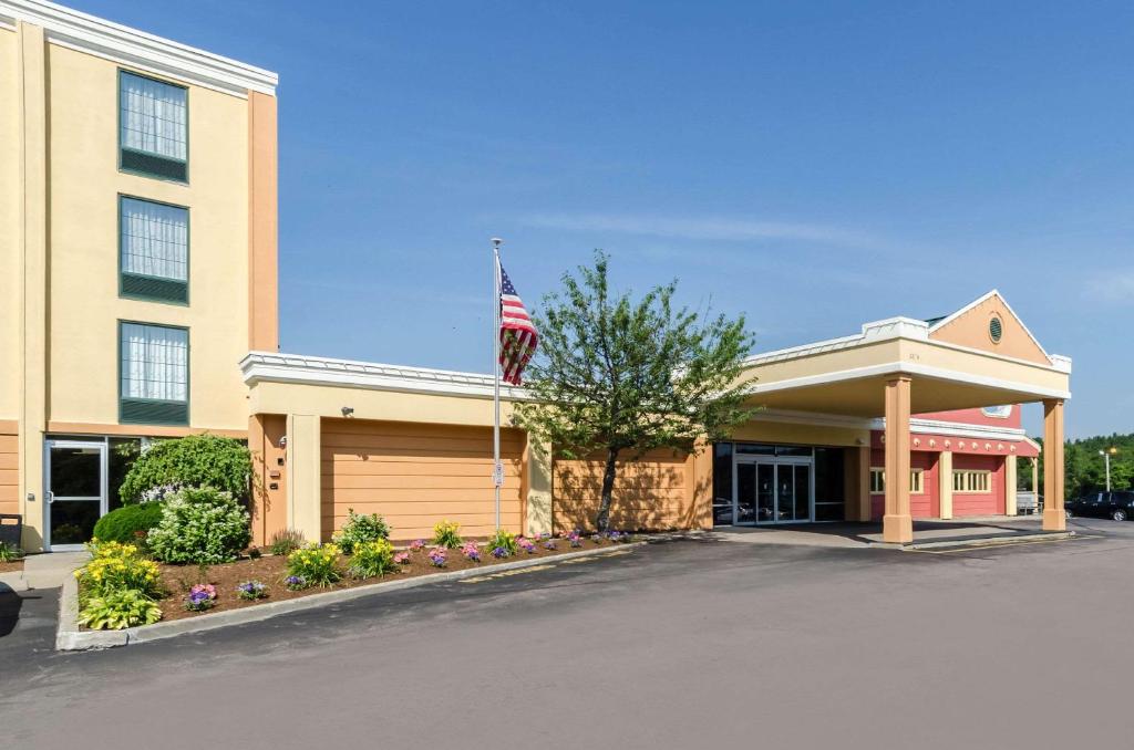 Comfort Inn Randolph - Boston image