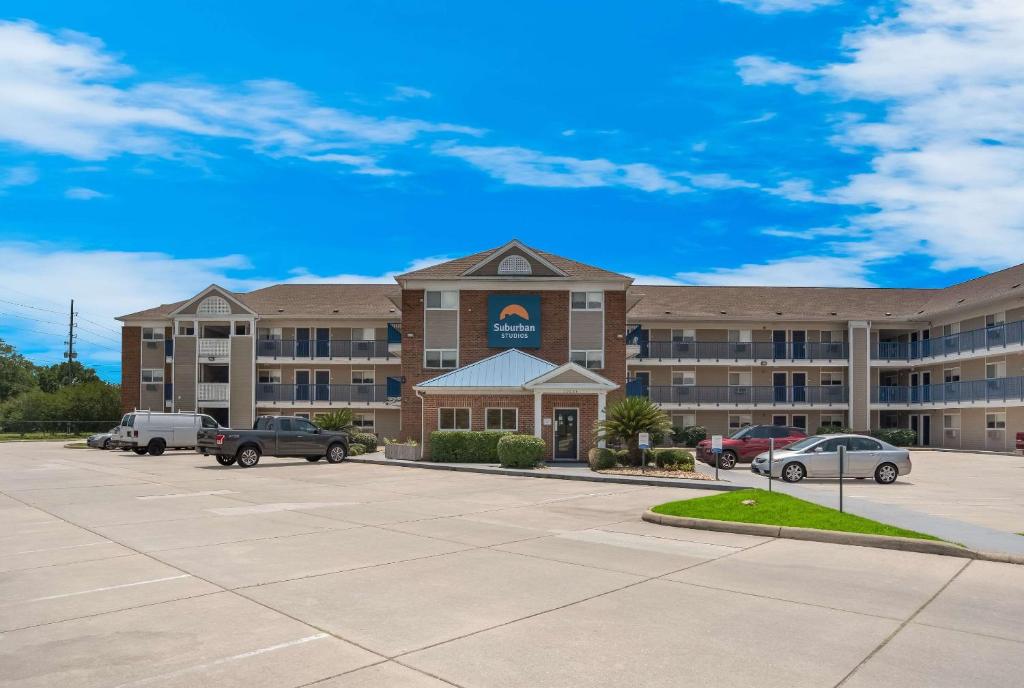 Suburban Studios Biloxi North Area image