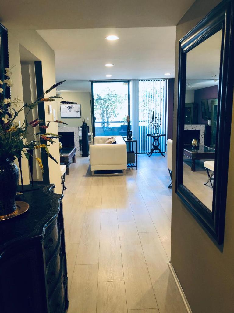 Best Location West LA Spacious condo with hottub image