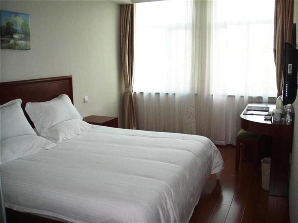 Двухместный (Mainland Chinese Citizens - Special Offer -  Double RoomA), GreenTree Inn Shanghai Xupu Bridge Business Hotel