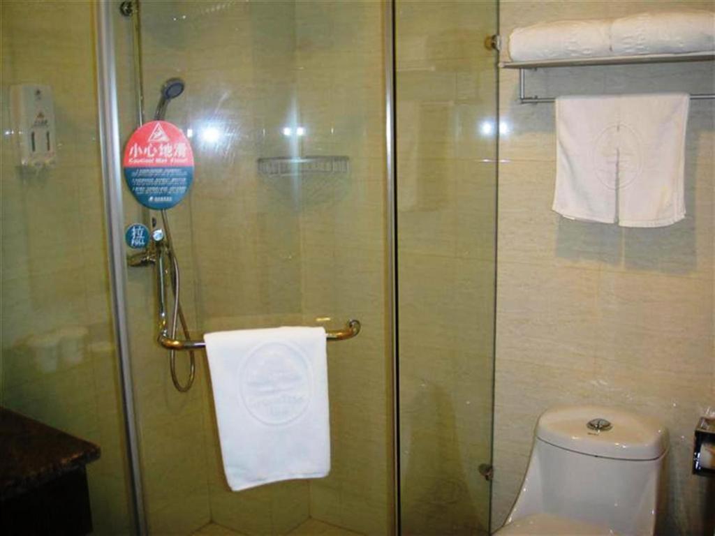 Двухместный (Mainland Chinese Citizens - Special Offer -  Double RoomA), GreenTree Inn Shanghai Xupu Bridge Business Hotel