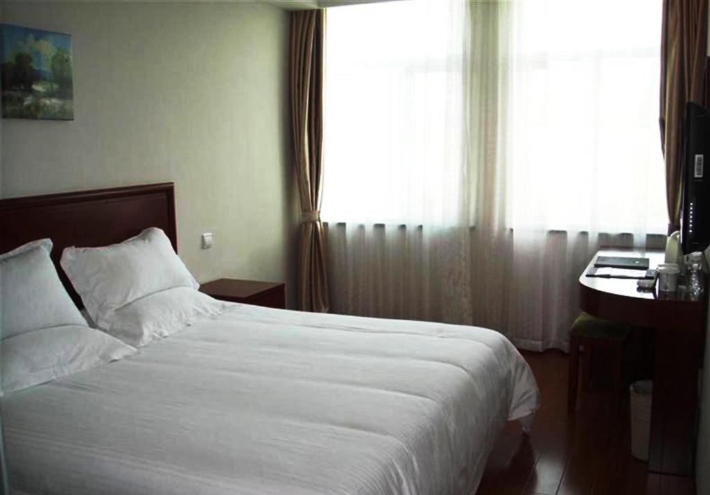 Двухместный (Mainland Chinese Citizens - Special Offer -  Double RoomA), GreenTree Inn Shanghai Xupu Bridge Business Hotel