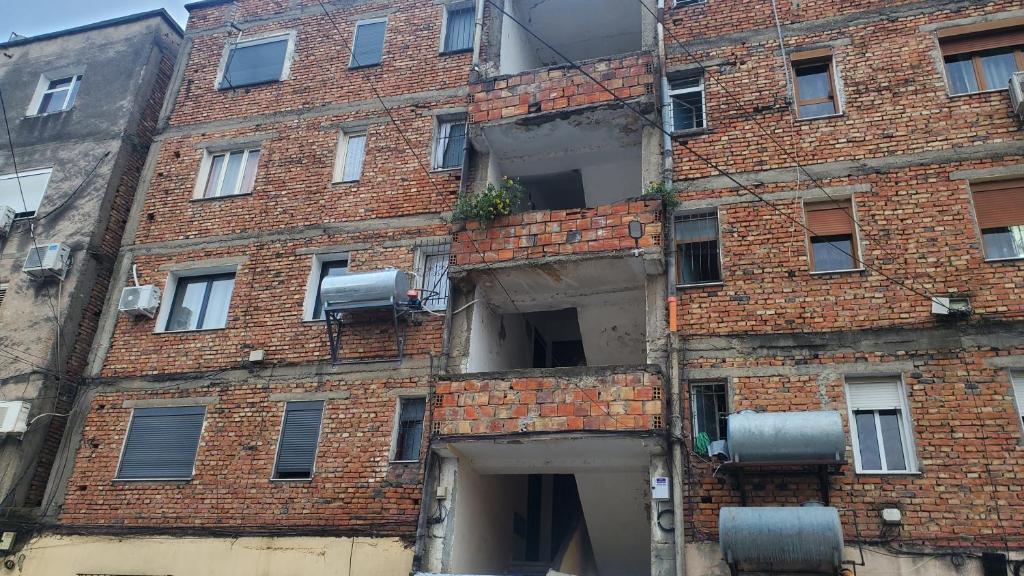 Emmas Place- Apartamenti modern por miqesor ne qender te Elbasanit photo 2