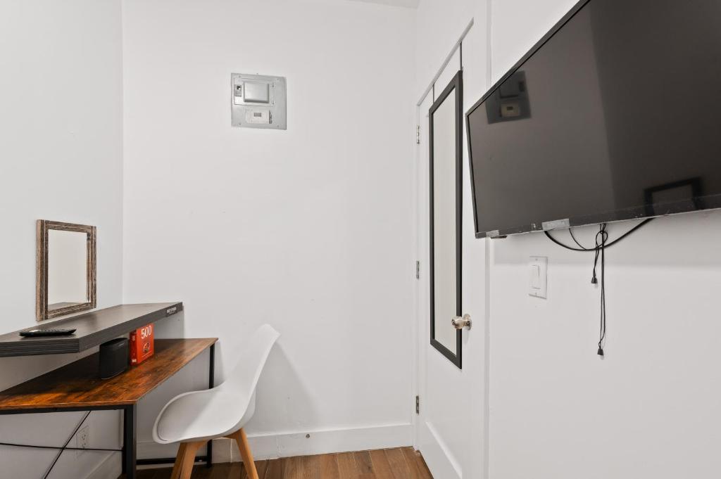 Bohemian Chinatown 3 Bedrooms image