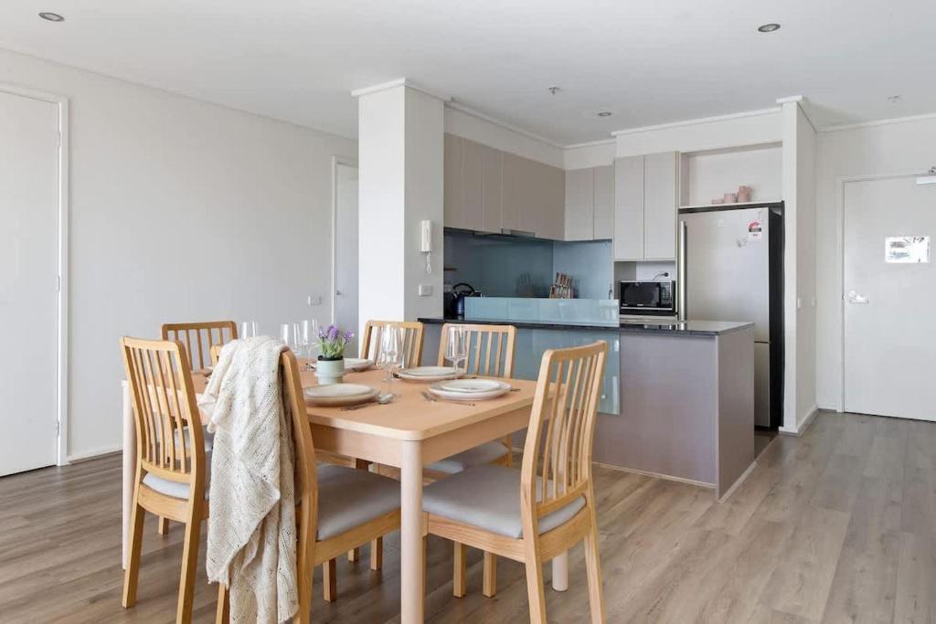 Spacious 3BR Near Crown Sleeps 11 Free Parking photo 2