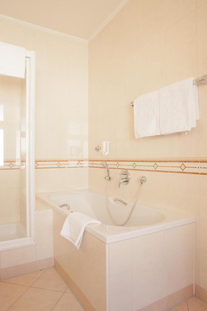 Двухместный (Улучшенный двухместный номер с 1 кроватью), Hotel Kaiserin Elisabeth