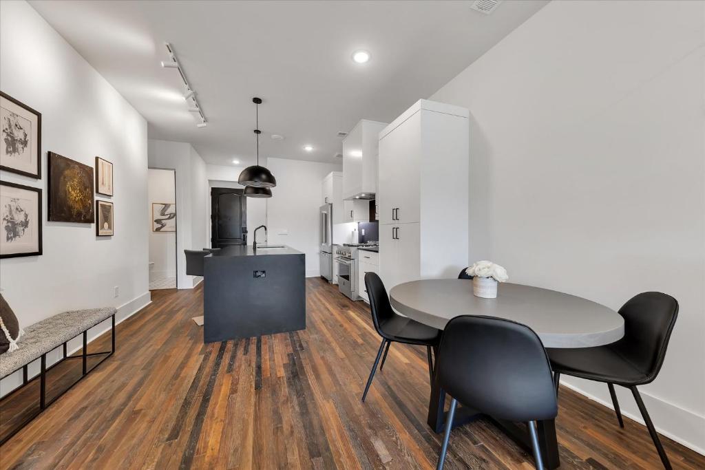 204- City loft w parking & BBQ - Tap to explore photos
