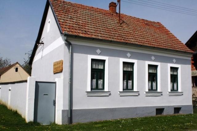Seoski Turiziam Larva photo 2