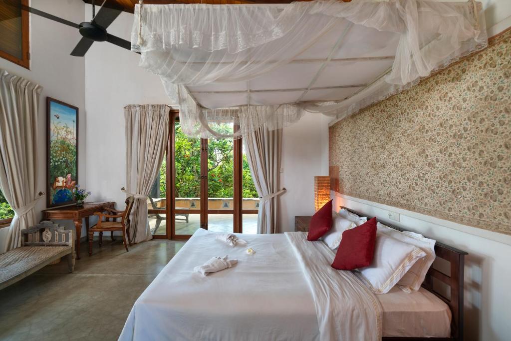 Mount Cinnamon - 4BR Private Villa in Mirissa - Pool & Garden - Tap to explore photos