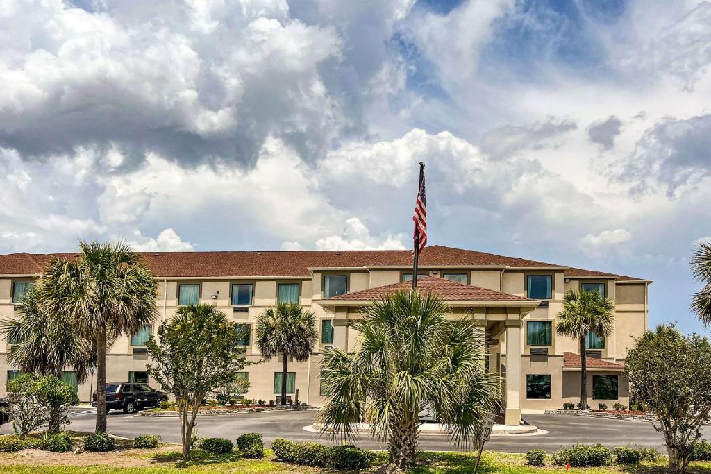 Comfort Inn & Suites Panama City Mall image