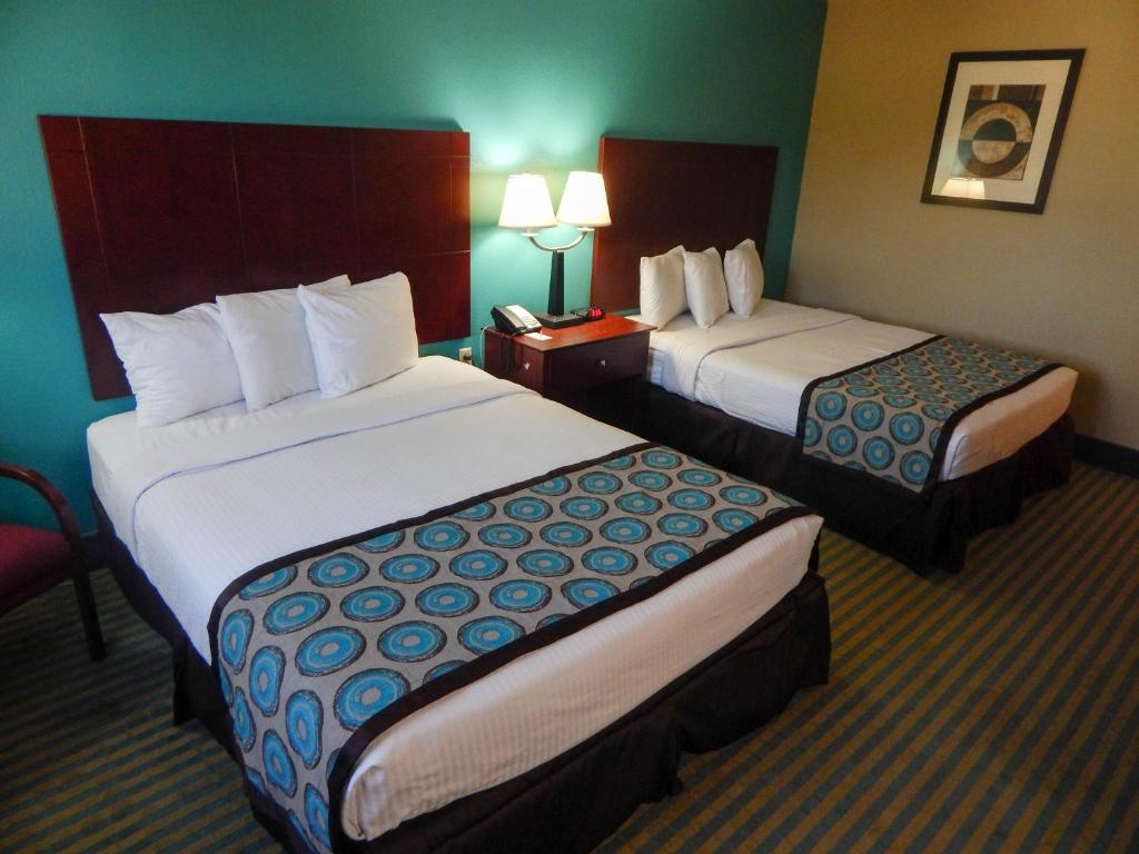 Howard Johnson by Wyndham Arlington Ballpark / Six Flags - Tap to explore photos