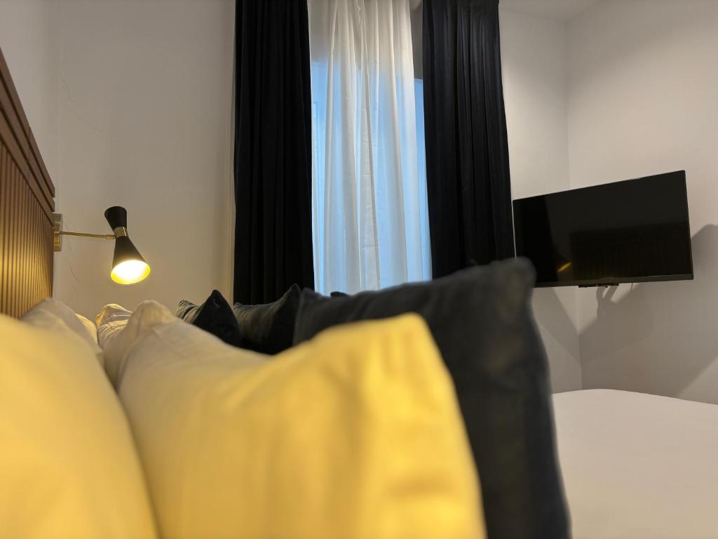 Arenal Suites Bilbao - Tap to explore photos