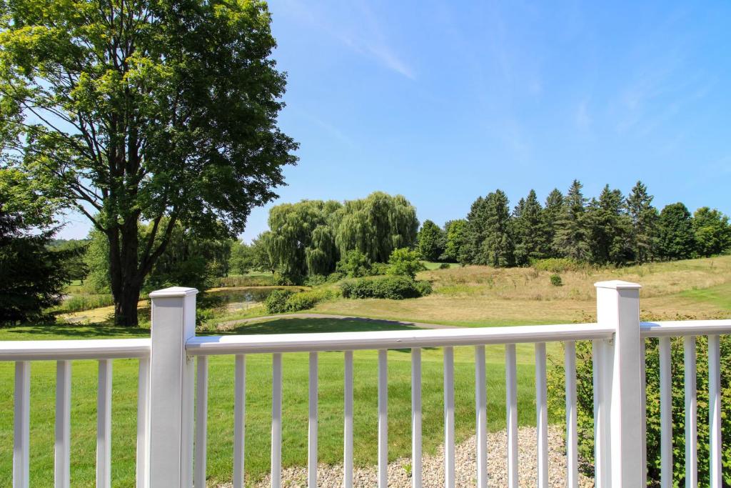 Tee Time on Valleyway Drive image
