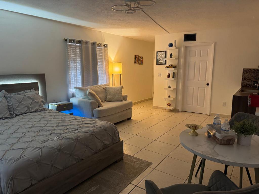 NUEVO estudio a 5minutos de Hialeah Park & Casino image