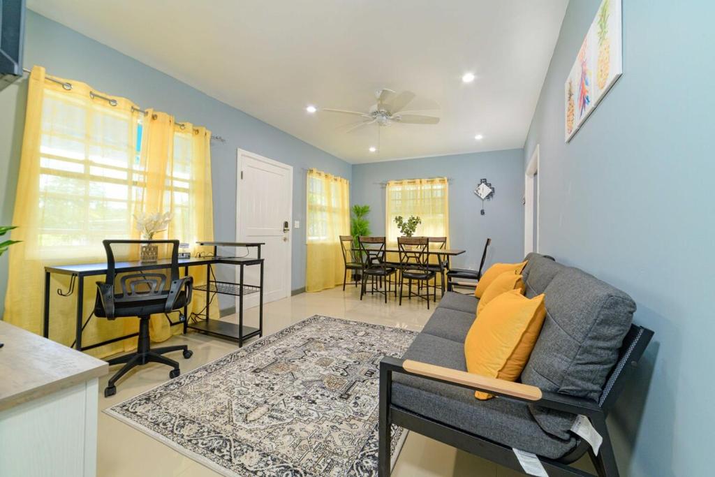 The Black Pineapple - Mercys Place photo 2