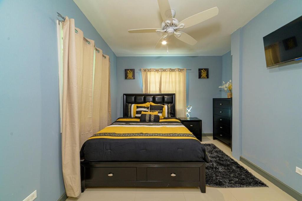 The Black Pineapple - Mercys Place photo 3