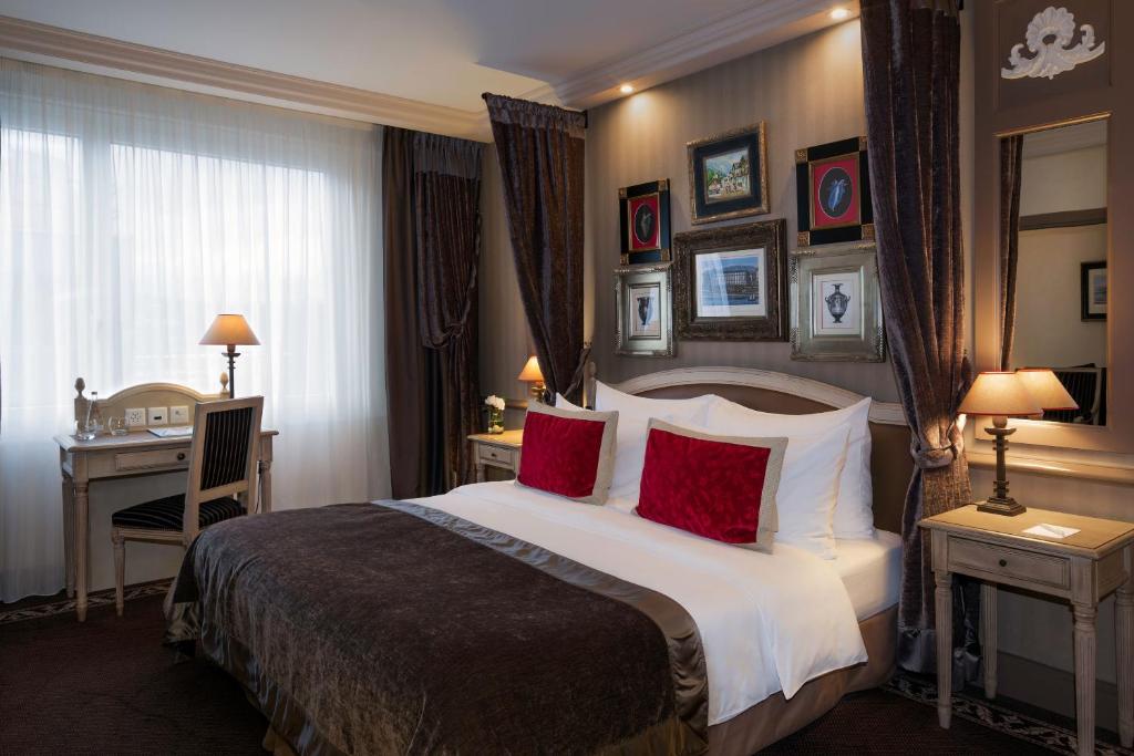 Одноместный (Классический номер с кроватью размера «queen-size»), Royal Manotel