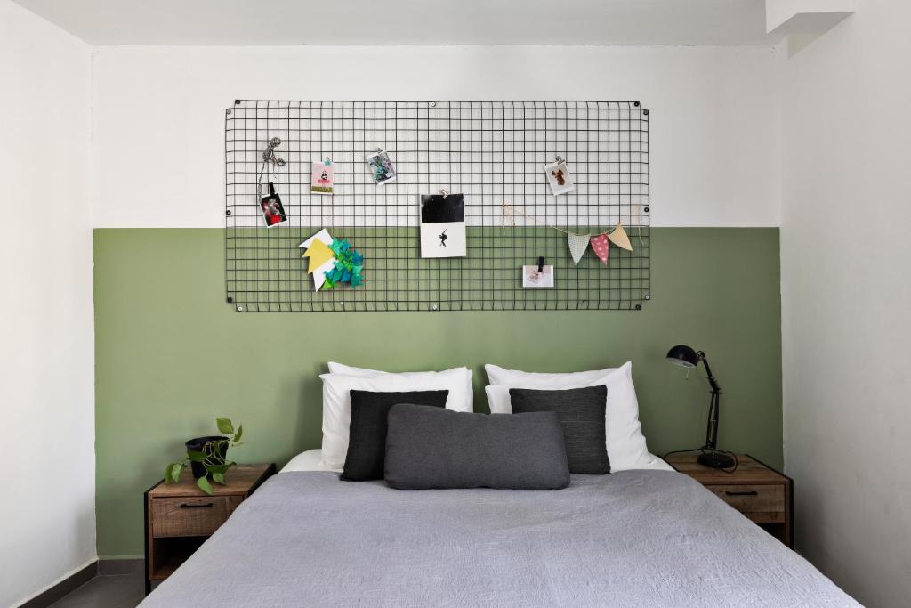 Rena's House Smart Hotel - Tap to explore photos