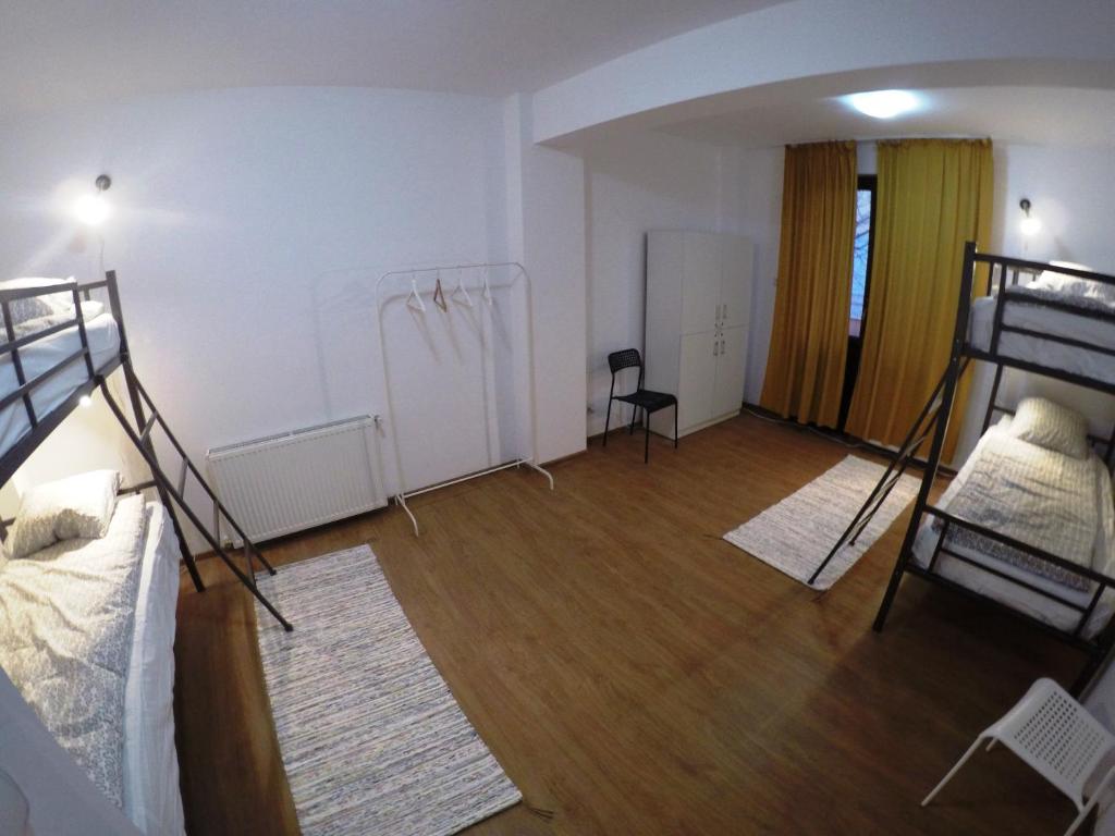 Номер (Кровать в общем 4-местном номере для мужчин и женщин), Bicycle Hostel