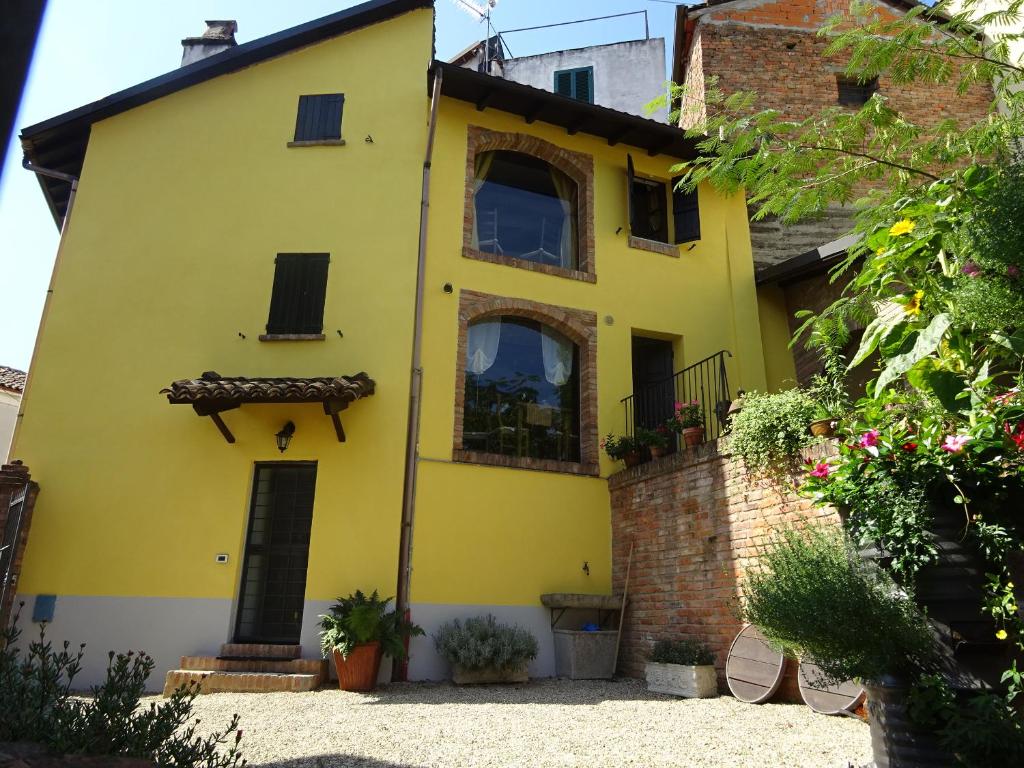 Altes Backhaus in Maranzana photo 1