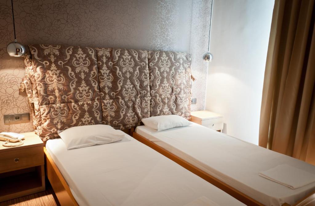 Metropolis Hotel photo 2