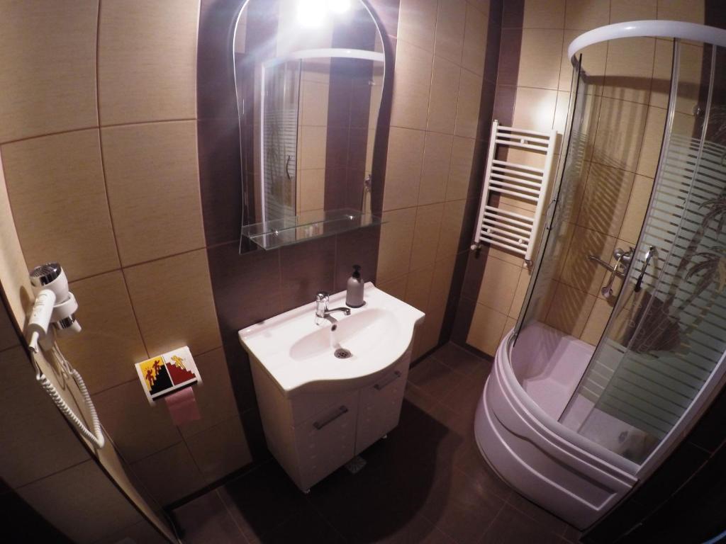 Номер (Кровать в общем 6-местном номере для мужчин и женщин), Bicycle Hostel
