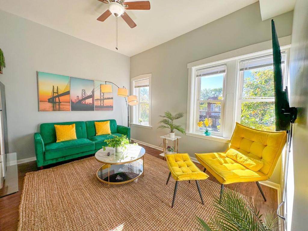 Spacious 2Br Family Oasis in Irving Park 1E sleeps 6 image