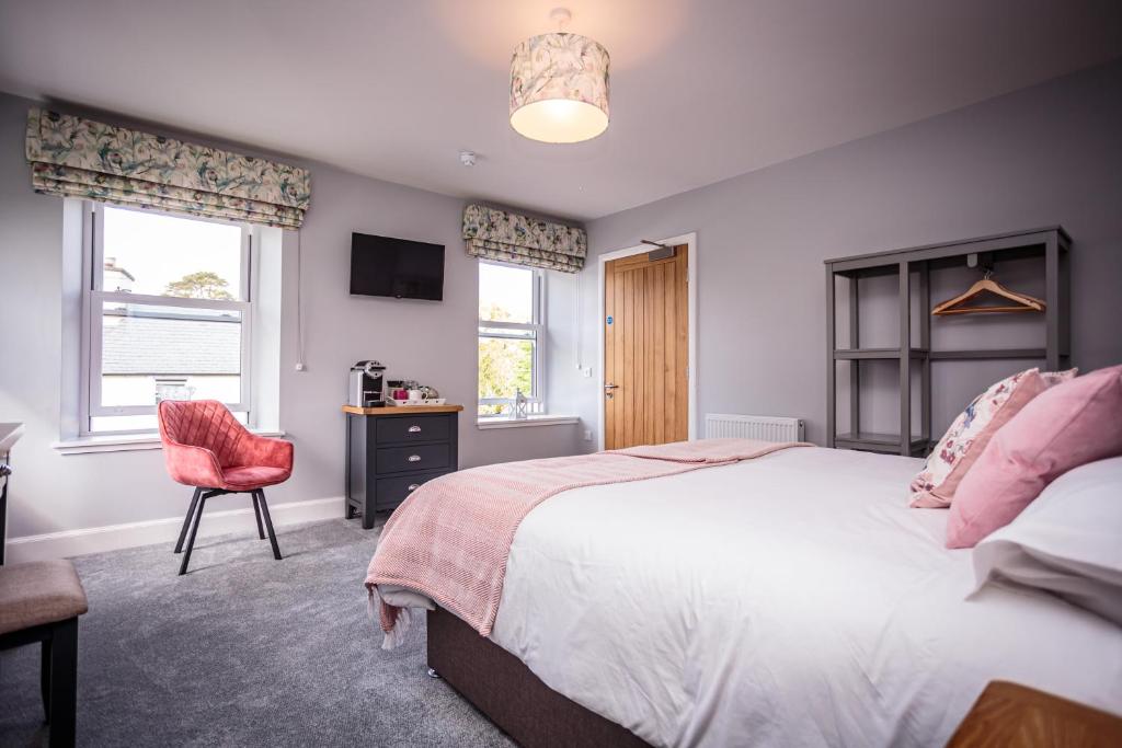 The Kenmuir Arms Hotel - Tap to explore photos