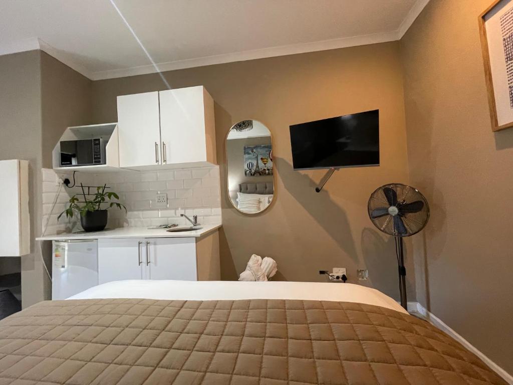 DOMIN LUXURY SUITES - Tap to explore photos