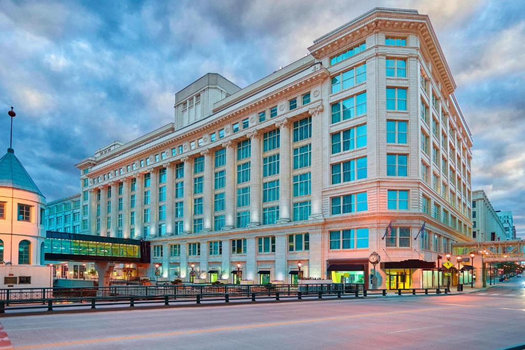 Residence Inn Milwaukee Downtown by Marriott image