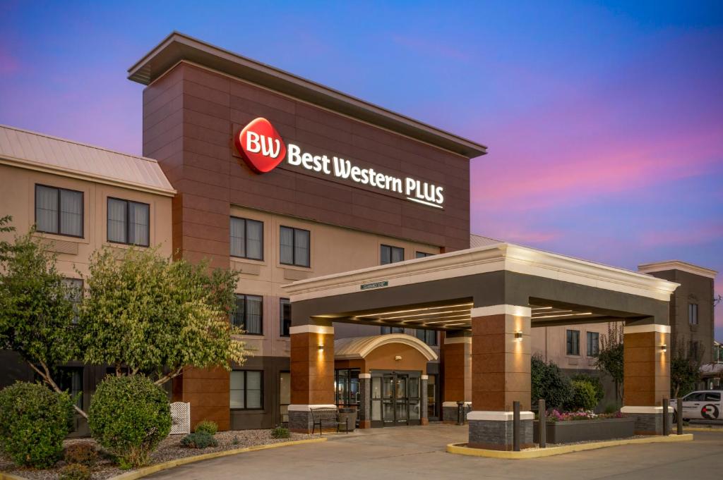 Best Western Plus Lafayette Hotel University Area image