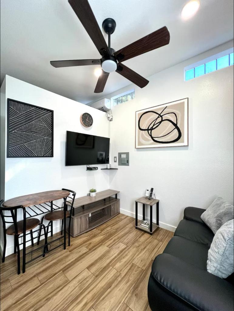 Furnished Suite near down town Dallas image