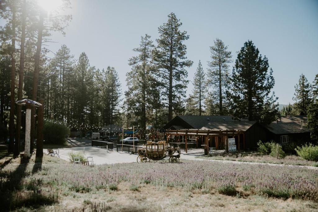 Sessions Retreat & Hotel image