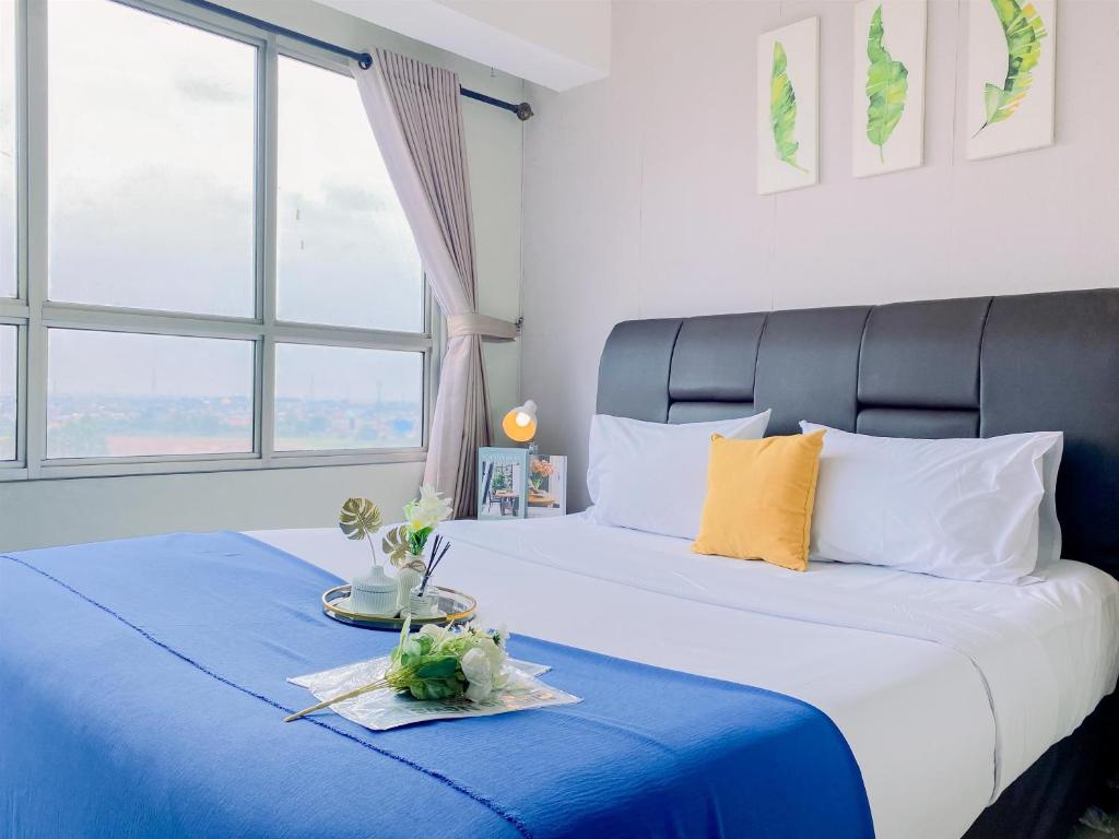 Restful and Minimalist Studio Springlake Summarecon Bekasi Apartment By Travelio photo 2