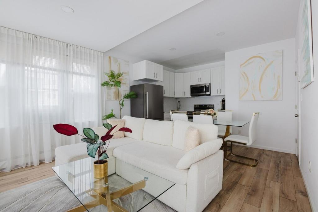 Upscale NY Home with Easy Parking image