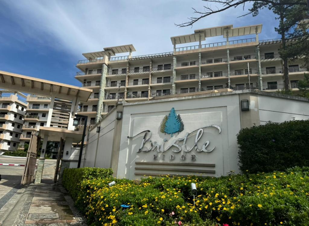 Comfy and Modernly Decorated 2 Bedroom Unit with free Parking, Baguio