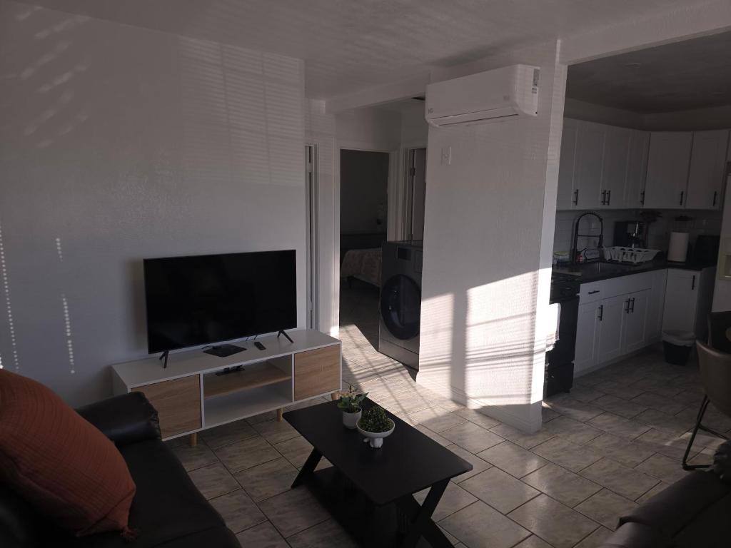 2 bd apartment near to downtown image