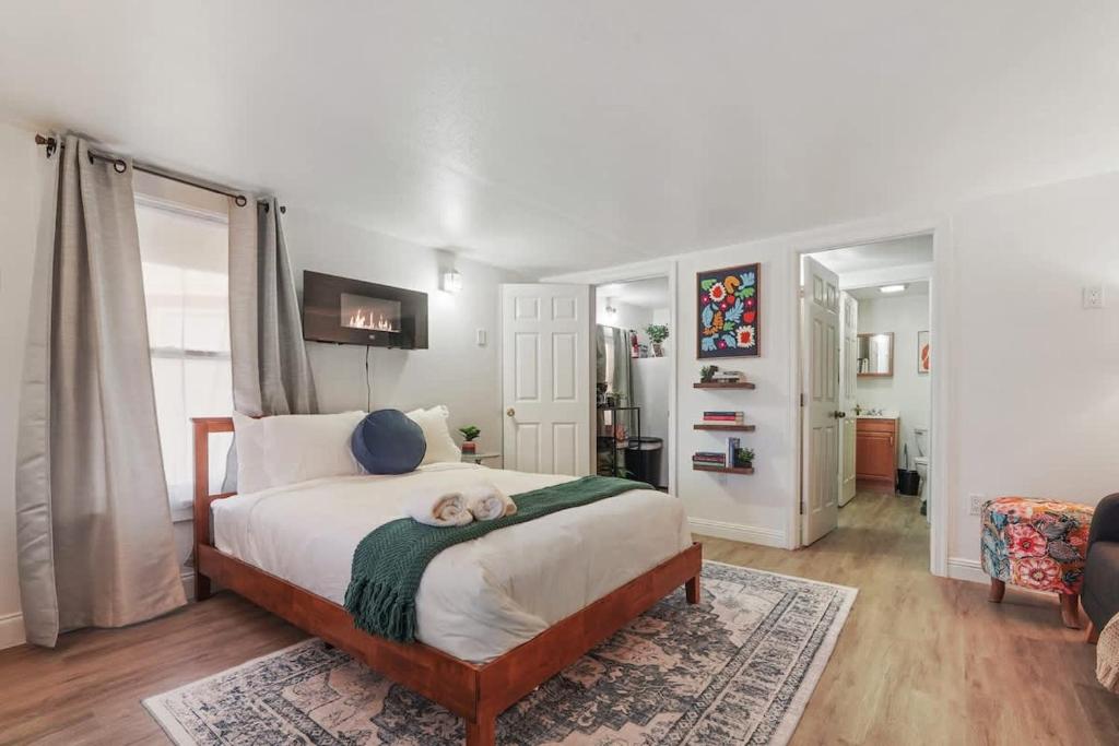 Homey Studio Near Downtown Sac and American River image