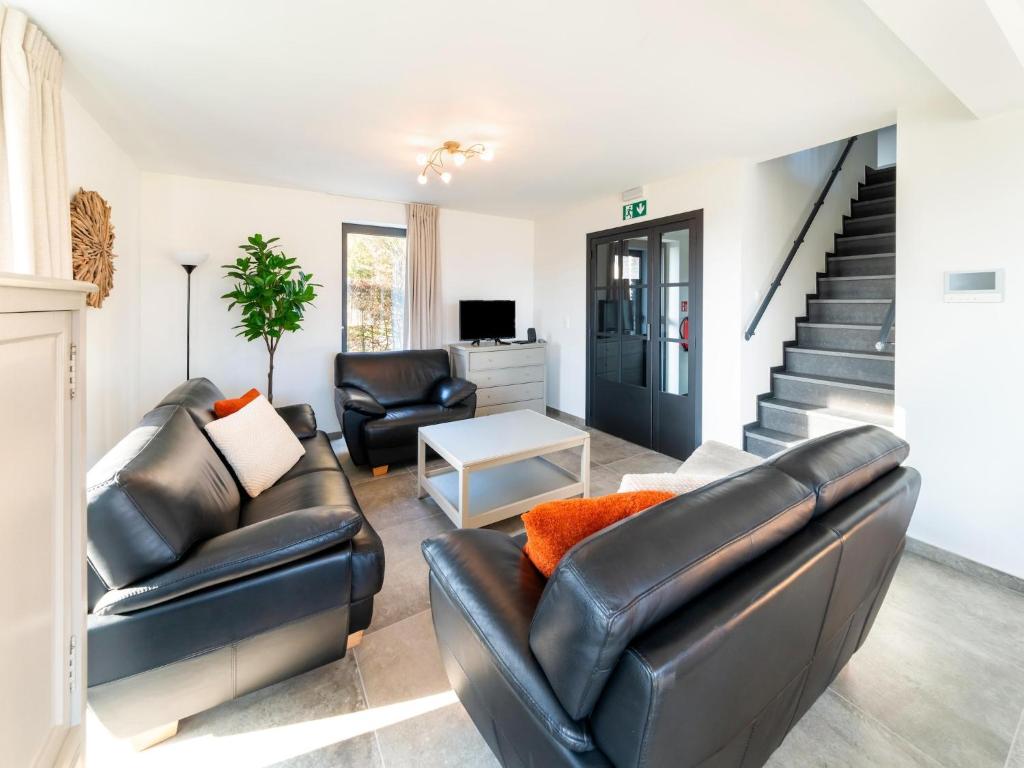 Luxurious family home with garden photo 1