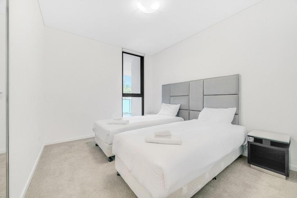 Sunny 2-Bedroom Apartment with Parking in Rouse Hill photo 2