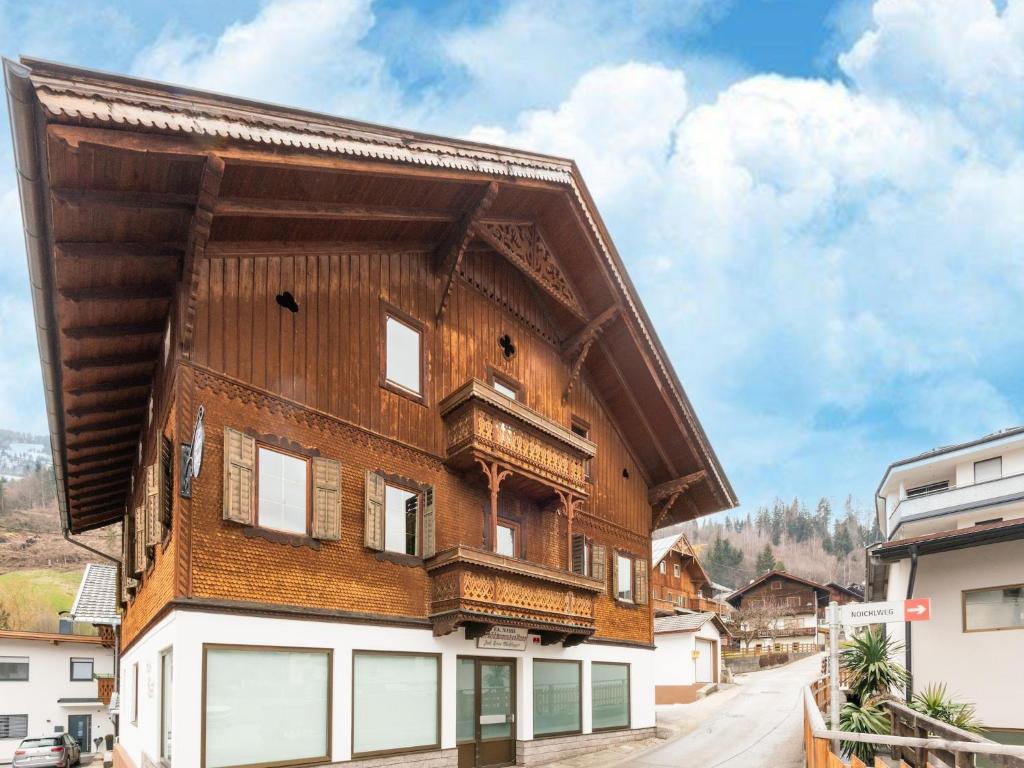 large holiday home right in the center photo 3